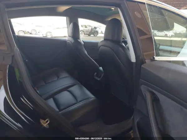 5YJ3E1EA7JF152074 2018 TESLA MODEL 3 - Image 8