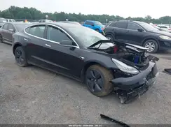5YJ3E1EA7JF152222 2018 TESLA MODEL 3