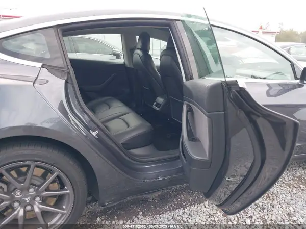5YJ3E1EA7JF158280 2018 TESLA MODEL 3 - Image 8