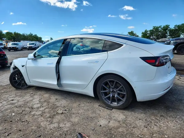 5YJ3E1EA7JF162183 2018 TESLA MODEL 3 - Image 2