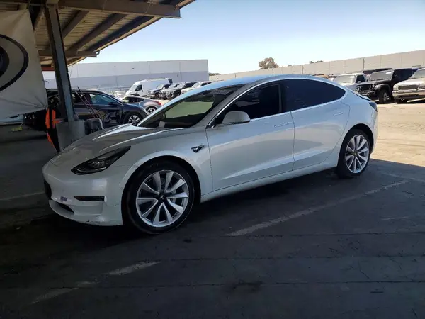 5YJ3E1EA7JF164662 2018 TESLA MODEL 3 - Image 1