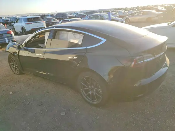 5YJ3E1EA7JF165648 2018 TESLA MODEL 3 - Image 2