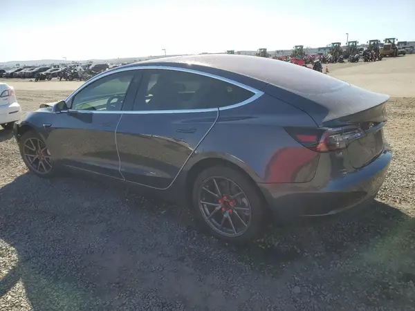 5YJ3E1EA7JF167450 2018 TESLA MODEL 3 - Image 2