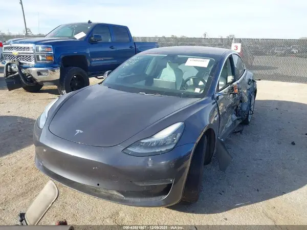 5YJ3E1EA7JF169067 2018 TESLA MODEL 3 - Image 2