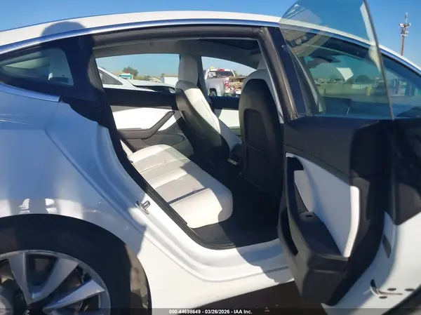 5YJ3E1EA7JF169618 2018 TESLA MODEL 3 - Image 8