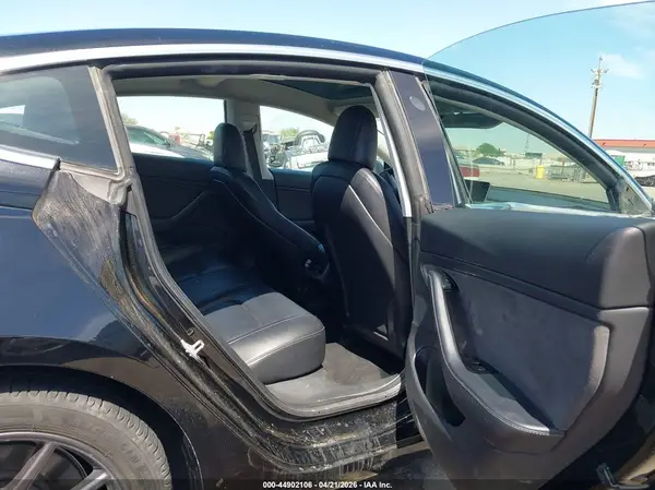5YJ3E1EA7JF172017 2018 TESLA MODEL 3 - Image 8