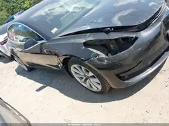 5YJ3E1EA7JF175841 2018 TESLA MODEL 3