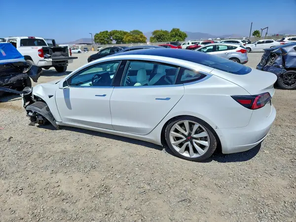 5YJ3E1EA7JF181560 2018 TESLA MODEL 3 - Image 2