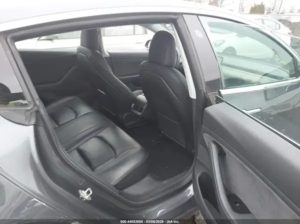5YJ3E1EA7KF307370 2019 TESLA MODEL 3 - Image 8