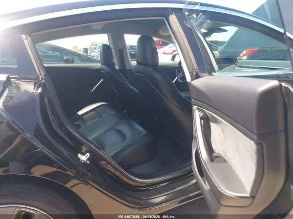 5YJ3E1EA7KF395529 2019 TESLA MODEL 3 - Image 8