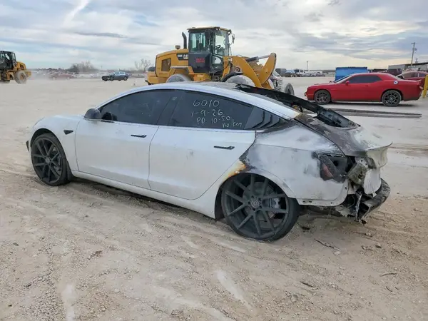5YJ3E1EA7KF416010 2019 TESLA MODEL 3 - Image 2