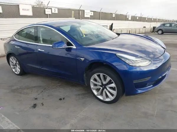 5YJ3E1EA7KF417450 2019 TESLA MODEL 3 - Image 1