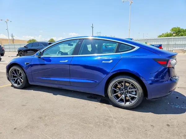 5YJ3E1EA7KF421255 2019 TESLA MODEL 3 - Image 2