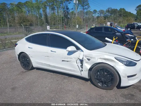 5YJ3E1EA7KF425127 2019 TESLA MODEL 3 - Image 1