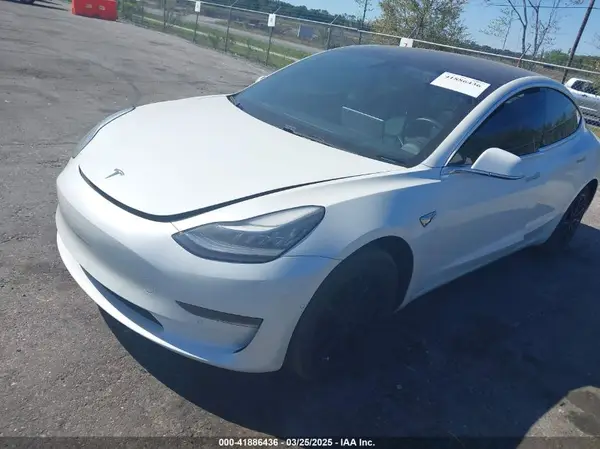 5YJ3E1EA7KF425127 2019 TESLA MODEL 3 - Image 2