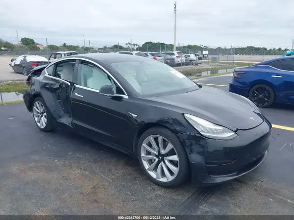 5YJ3E1EA7KF431980 2019 TESLA MODEL 3 - Image 1