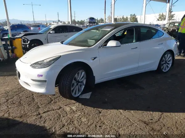 5YJ3E1EA7KF437908 2019 TESLA MODEL 3 - Image 2