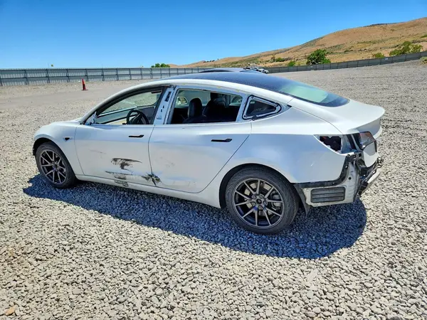 5YJ3E1EA7KF466826 2019 TESLA MODEL 3 - Image 2
