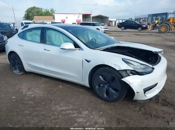 5YJ3E1EA7LF736977 2020 TESLA MODEL 3 - Image 1