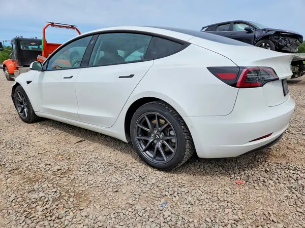5YJ3E1EA7NF115743 2022 TESLA MODEL 3 - Image 2