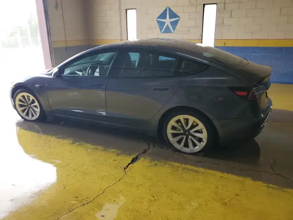5YJ3E1EA7NF189583 2022 TESLA MODEL 3 - Image 2