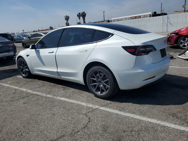 5YJ3E1EA7NF245540 2022 TESLA MODEL 3 - Image 2