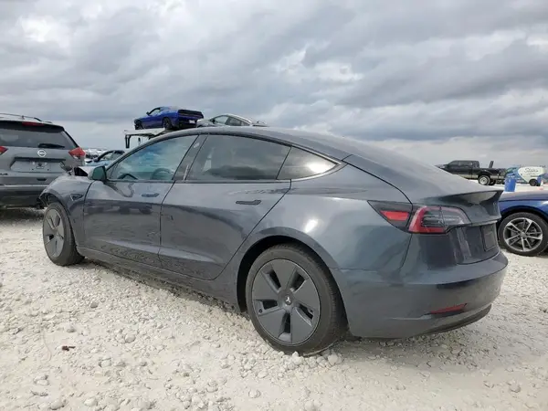5YJ3E1EA7NF249023 2022 TESLA MODEL 3 - Image 2