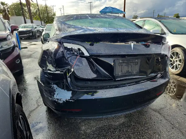 5YJ3E1EA7NF288484 2022 TESLA MODEL 3 - Image 2