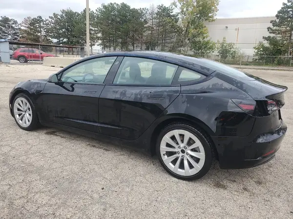 5YJ3E1EA7NF290011 2022 TESLA MODEL 3 - Image 2