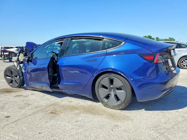 5YJ3E1EA7NF301945 2022 TESLA MODEL 3 - Image 2