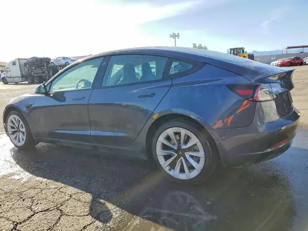 5YJ3E1EA7NF304781 2022 TESLA MODEL 3 - Image 2