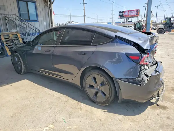5YJ3E1EA7NF328417 2022 TESLA MODEL 3 - Image 2