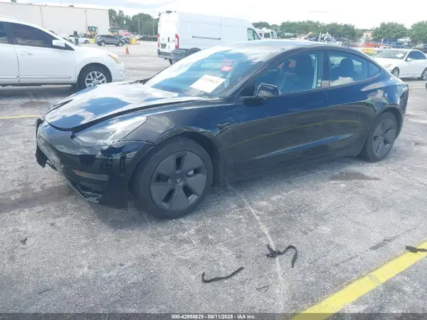 5YJ3E1EA7NF351891 2022 TESLA MODEL 3 - Image 2