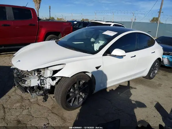 5YJ3E1EA7NF361420 2022 TESLA MODEL 3 - Image 2