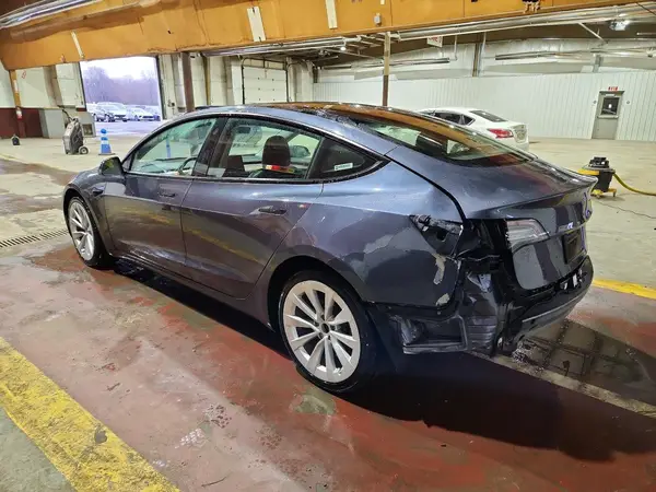 5YJ3E1EA7NF368805 2022 TESLA MODEL 3 - Image 2