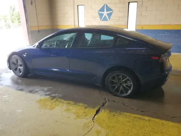 5YJ3E1EA7NF370392 2022 TESLA MODEL 3 - Image 2
