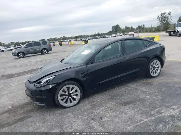 5YJ3E1EA7NF370621 2022 TESLA MODEL 3 - Image 2
