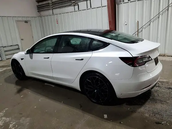 5YJ3E1EA7NF370862 2022 TESLA MODEL 3 - Image 2
