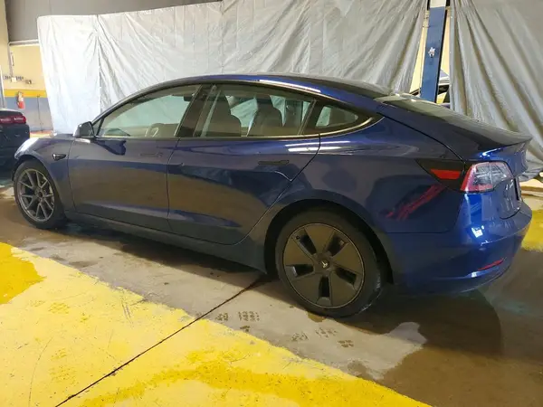 5YJ3E1EA7NF371011 2022 TESLA MODEL 3 - Image 2