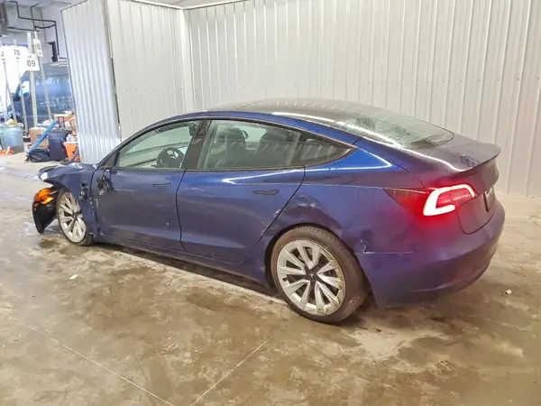 5YJ3E1EA7NF372045 2022 TESLA MODEL 3 - Image 2