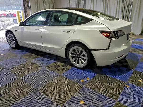 5YJ3E1EA7NF372322 2022 TESLA MODEL 3 - Image 2