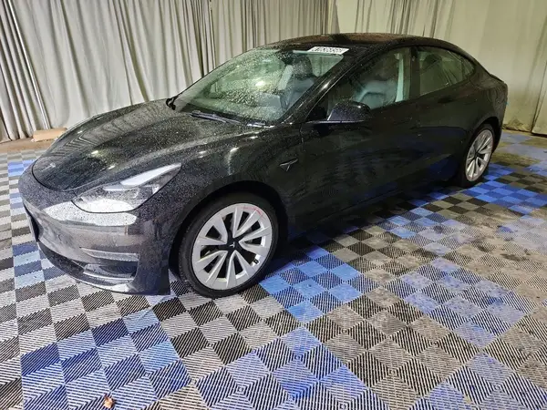 5YJ3E1EA7NF372420 2022 TESLA MODEL 3 - Image 1
