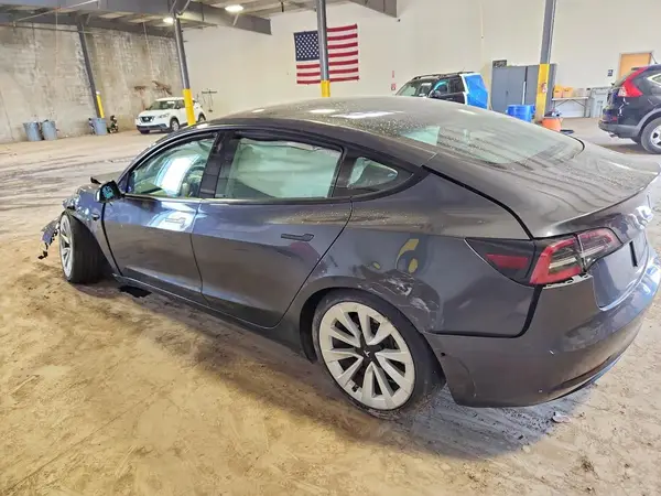 5YJ3E1EA7NF372465 2022 TESLA MODEL 3 - Image 2