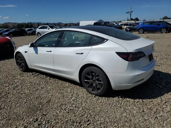 5YJ3E1EA7NF374264 2022 TESLA MODEL 3 - Image 2