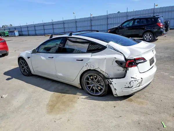 5YJ3E1EA7NF374670 2022 TESLA MODEL 3 - Image 2