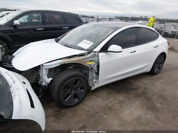 5YJ3E1EA7PF385347 2023 TESLA MODEL 3 - Image 2
