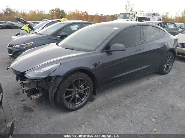 5YJ3E1EA7PF396056 2023 TESLA MODEL 3 - Image 2