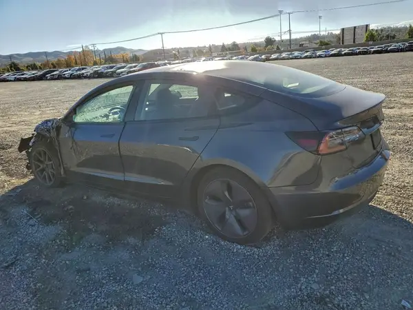 5YJ3E1EA7PF396526 2023 TESLA MODEL 3 - Image 2