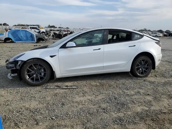 5YJ3E1EA7PF418296 2023 TESLA MODEL 3 - Image 1