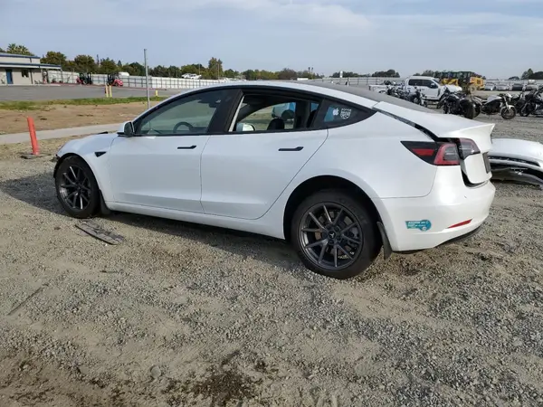 5YJ3E1EA7PF418296 2023 TESLA MODEL 3 - Image 2